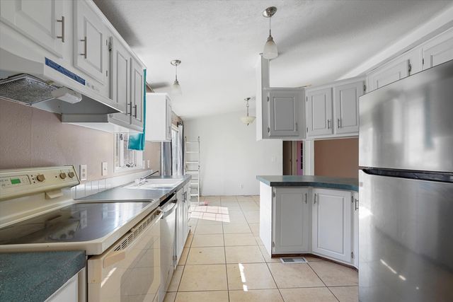 11 Valley View Road, Moriarty, NM 87035