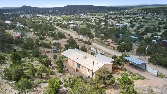 11 Valley View Road, Moriarty, NM 87035