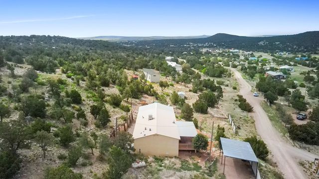 11 Valley View Road, Moriarty, NM 87035