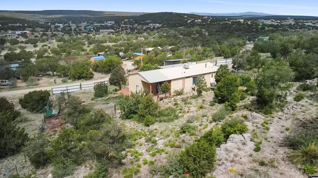 11 Valley View Road, Moriarty, NM 87035
