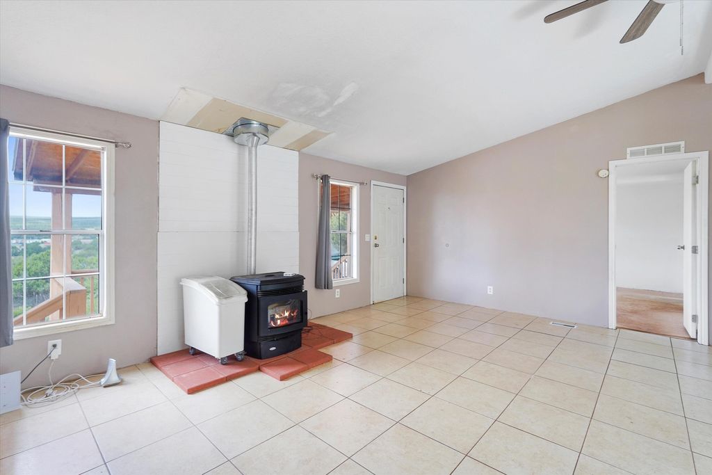 Image 11 of property listing at 11 Valley View Road, Moriarty, NM 87035