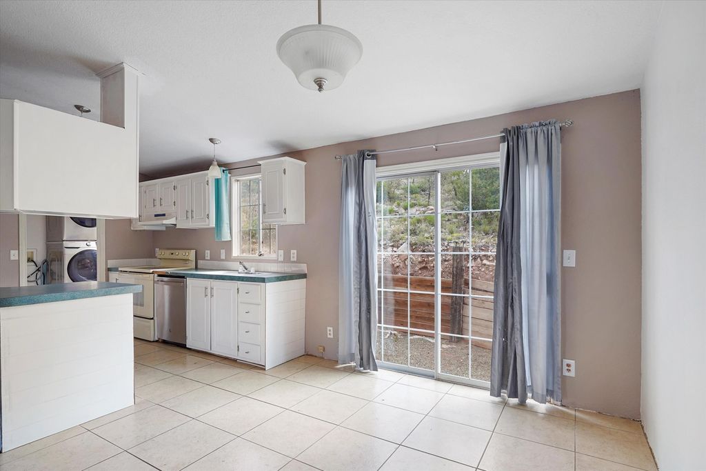 Image 14 of property listing at 11 Valley View Road, Moriarty, NM 87035