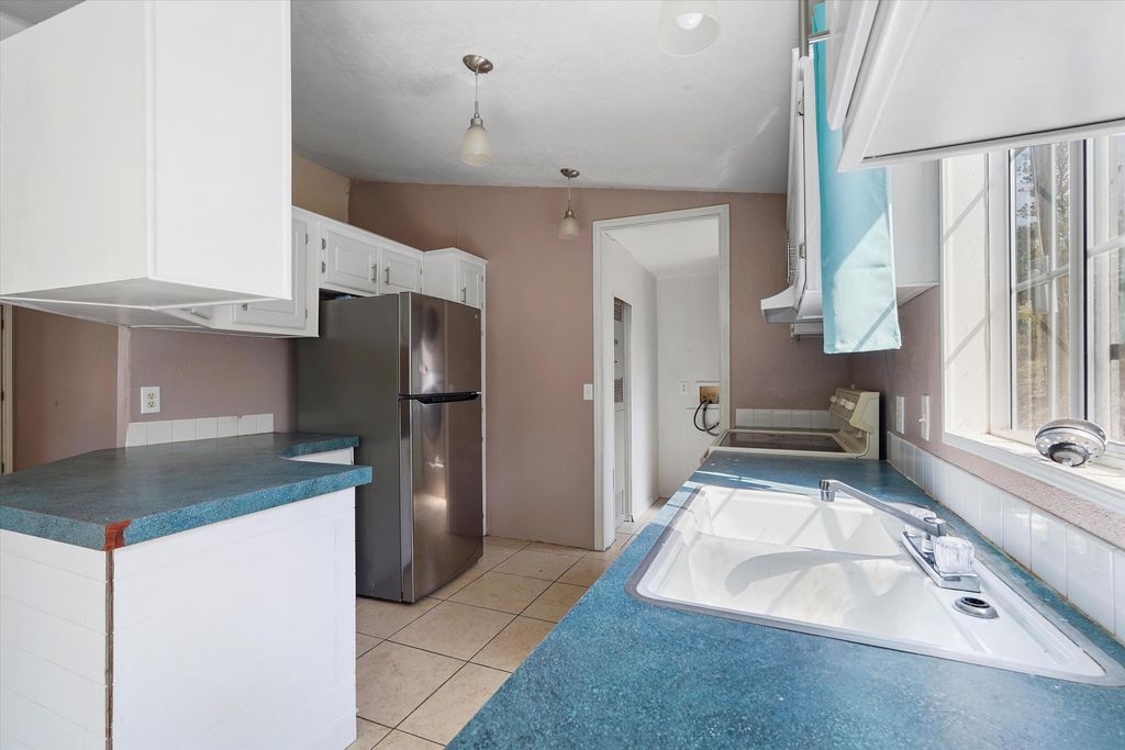 Image 15 of property listing at 11 Valley View Road, Moriarty, NM 87035