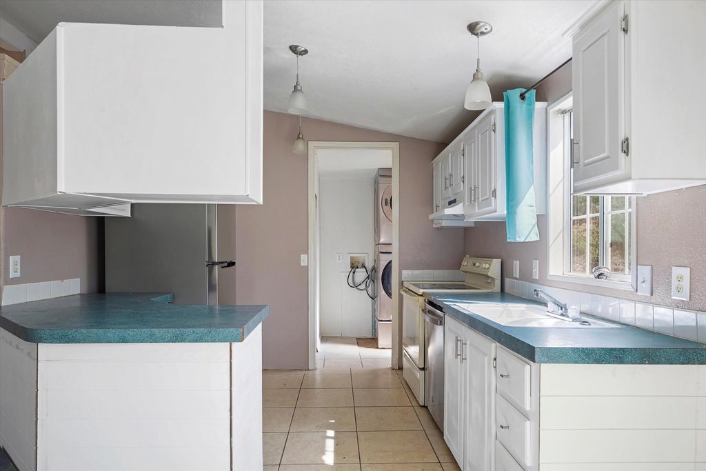 Image 16 of property listing at 11 Valley View Road, Moriarty, NM 87035