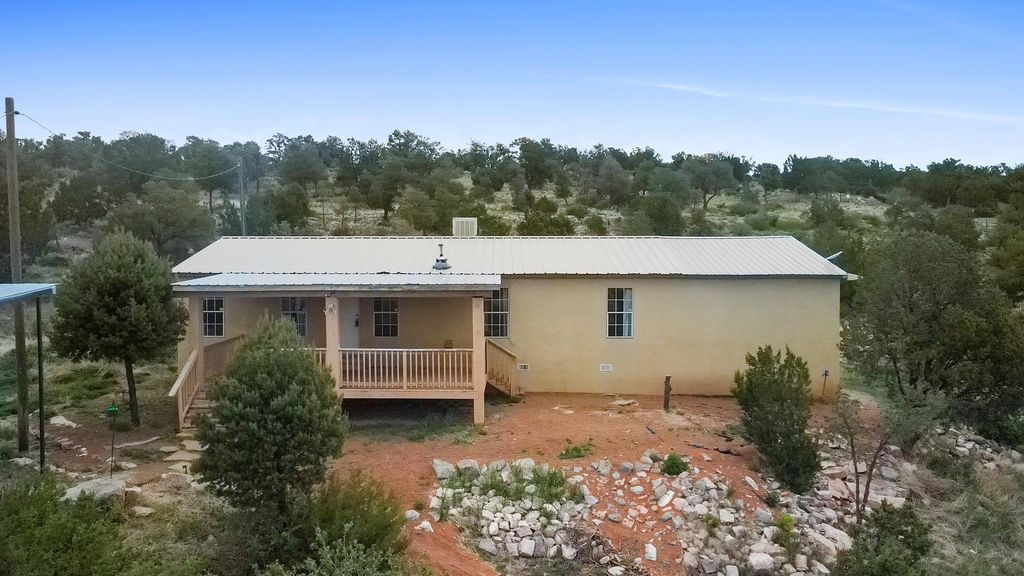 Image 2 of property listing at 11 Valley View Road, Moriarty, NM 87035