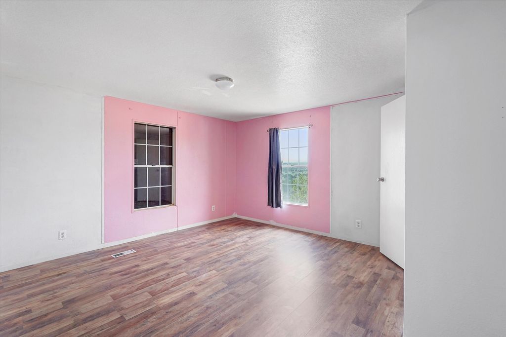 Image 21 of property listing at 11 Valley View Road, Moriarty, NM 87035