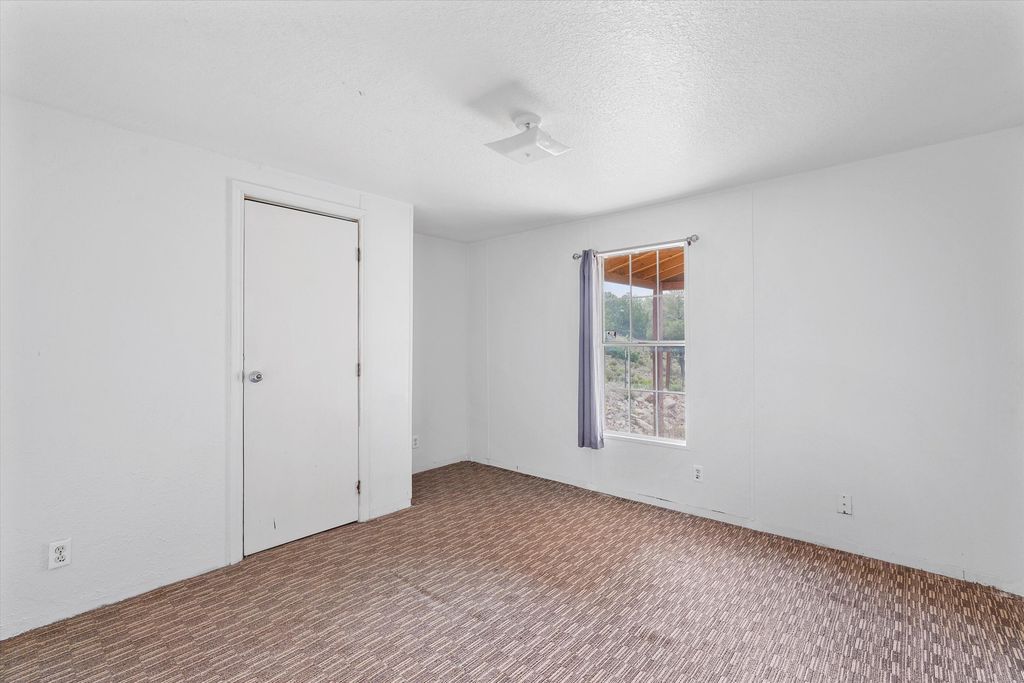 Image 24 of property listing at 11 Valley View Road, Moriarty, NM 87035