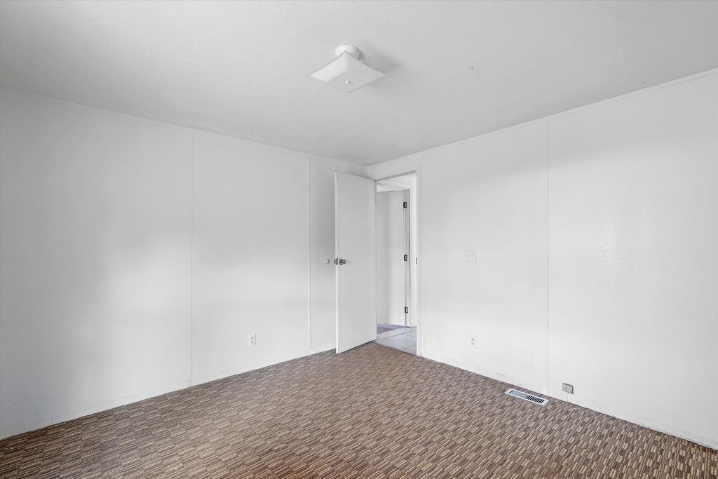 Image 25 of property listing at 11 Valley View Road, Moriarty, NM 87035