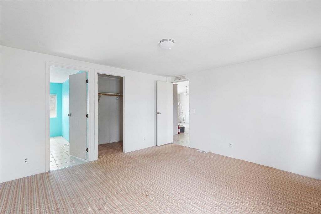 Image 27 of property listing at 11 Valley View Road, Moriarty, NM 87035