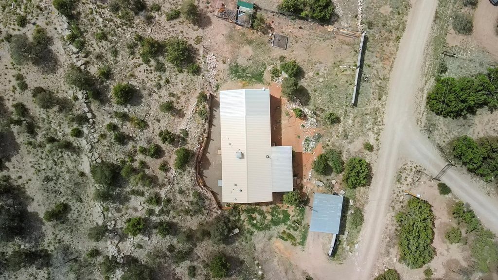 Image 37 of property listing at 11 Valley View Road, Moriarty, NM 87035