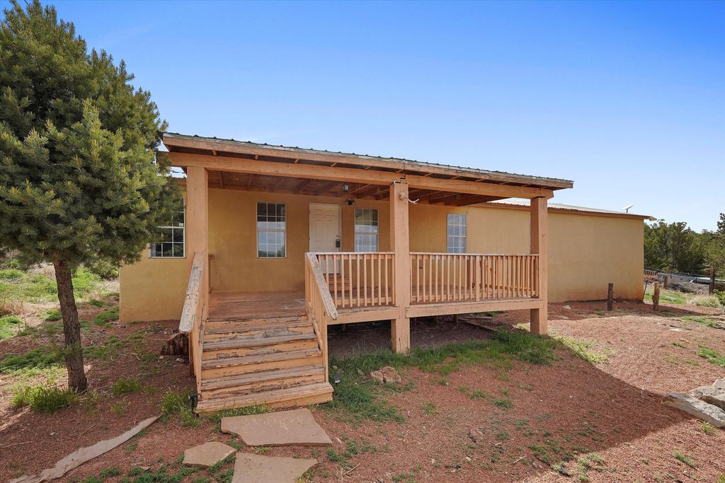 Image 7 of property listing at 11 Valley View Road, Moriarty, NM 87035