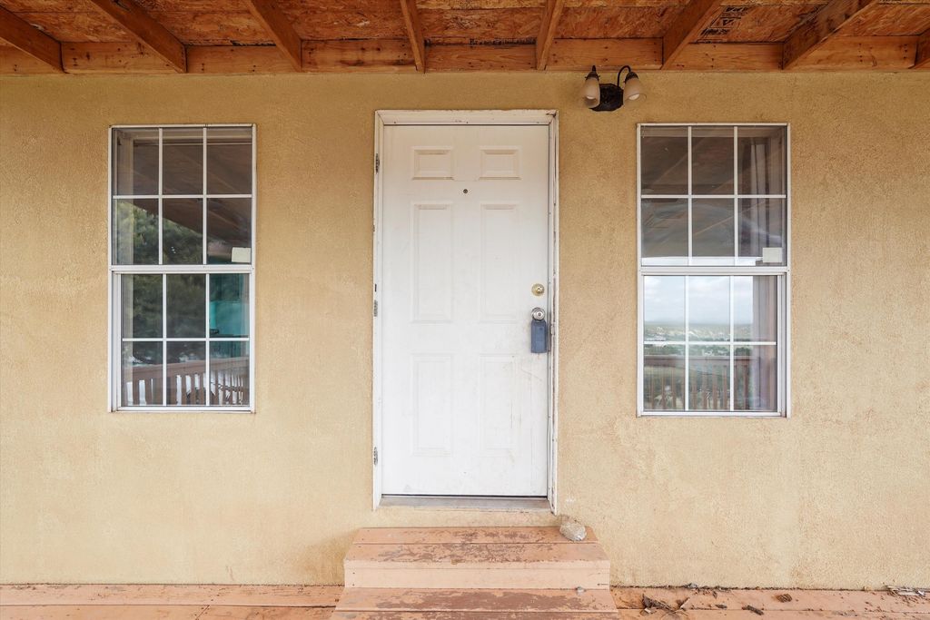 Image 8 of property listing at 11 Valley View Road, Moriarty, NM 87035