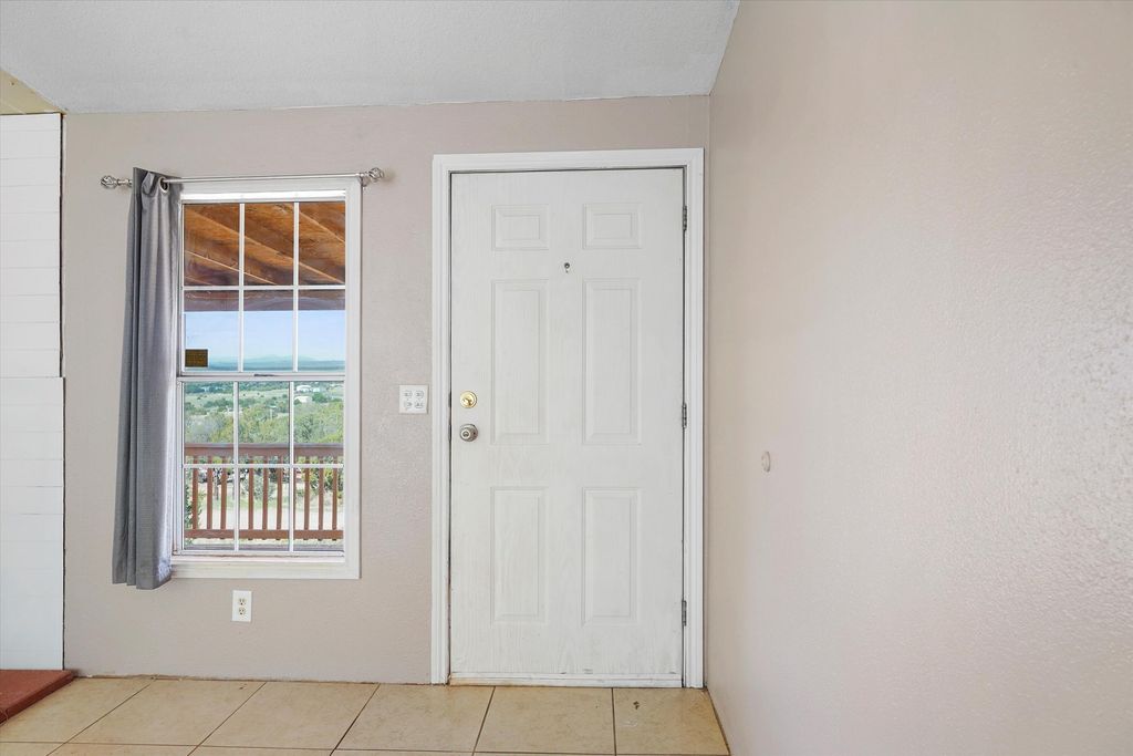 Image 9 of property listing at 11 Valley View Road, Moriarty, NM 87035