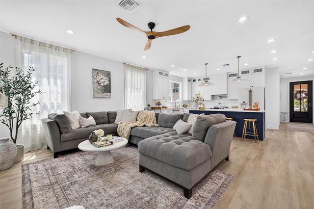 1717 MASSACHUSETTS AVENUE NE, St Petersburg, FL 33703