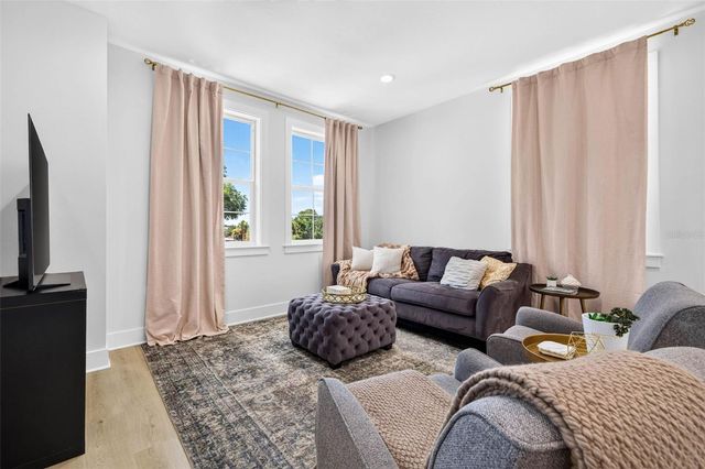 1717 MASSACHUSETTS AVENUE NE, St Petersburg, FL 33703