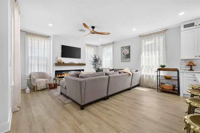 1717 MASSACHUSETTS AVENUE NE, St Petersburg, FL 33703