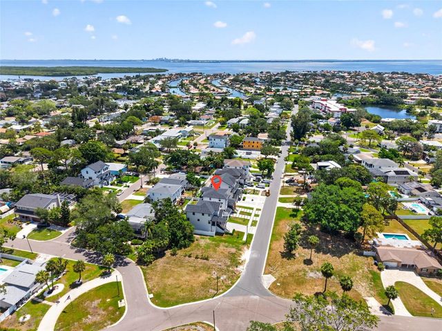 1717 MASSACHUSETTS AVENUE NE, St Petersburg, FL 33703