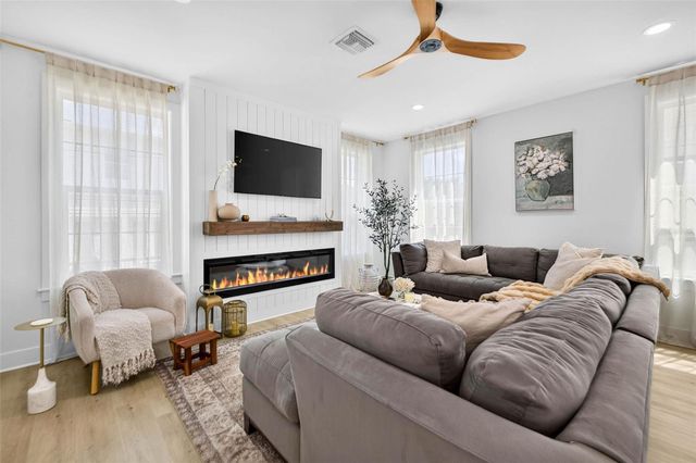 1717 MASSACHUSETTS AVENUE NE, St Petersburg, FL 33703
