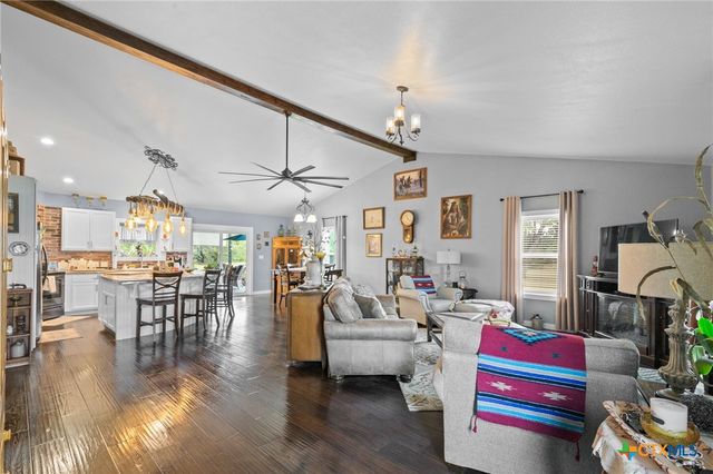 8142 Fm 1447, Yoakum, TX 77995