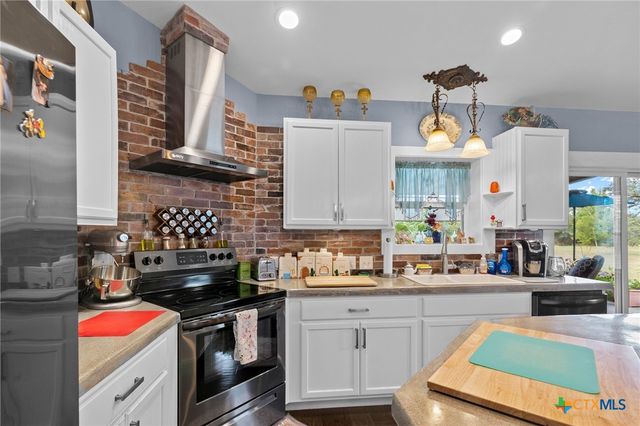 8142 Fm 1447, Yoakum, TX 77995