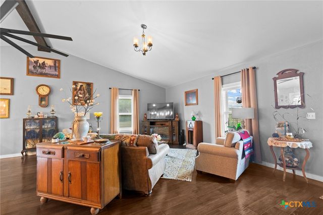 8142 Fm 1447, Yoakum, TX 77995