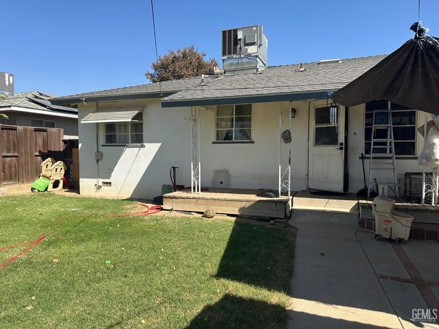 2605 Manor Street, Bakersfield, CA 93308