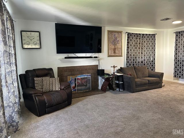 2605 Manor Street, Bakersfield, CA 93308