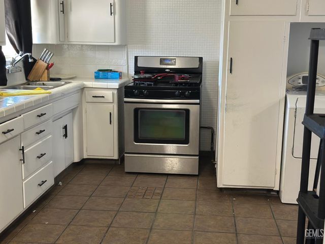 2605 Manor Street, Bakersfield, CA 93308