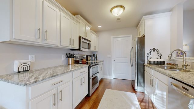 2196 Killington Dr, Clarksville, TN 37040