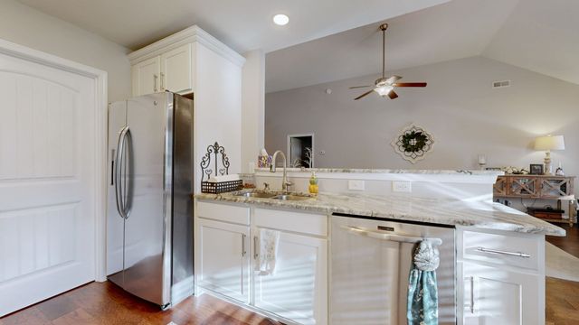 2196 Killington Dr, Clarksville, TN 37040