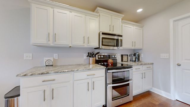 2196 Killington Dr, Clarksville, TN 37040