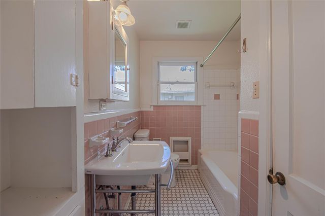 1202 Norwood RD, Austin, TX 78722