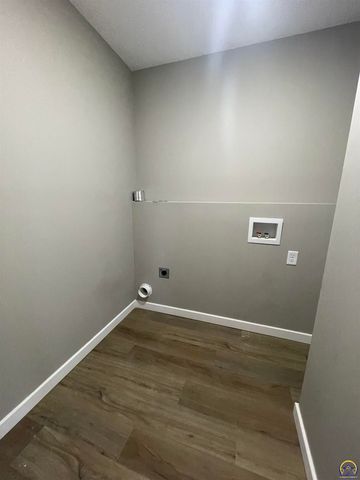 1118 Mechanic St, Emporia, KS 66801