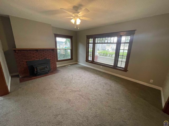 1118 Mechanic St, Emporia, KS 66801