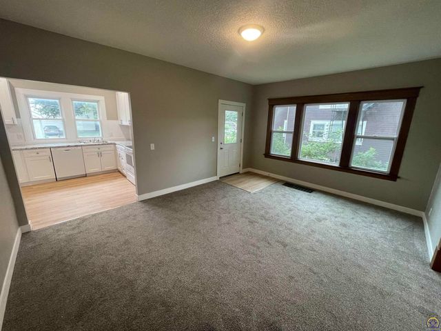 1118 Mechanic St, Emporia, KS 66801