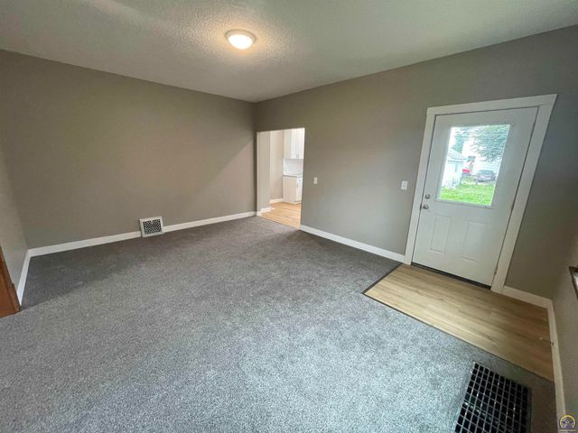 1118 Mechanic St, Emporia, KS 66801