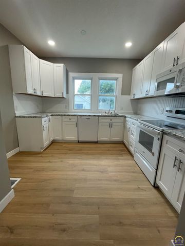 1118 Mechanic St, Emporia, KS 66801