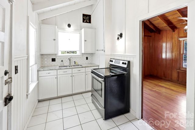 102 Jack London Road, Lake Lure, NC 28746
