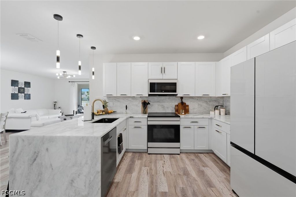 20652 Plumwood LOOP, North Fort Myers, FL 33917