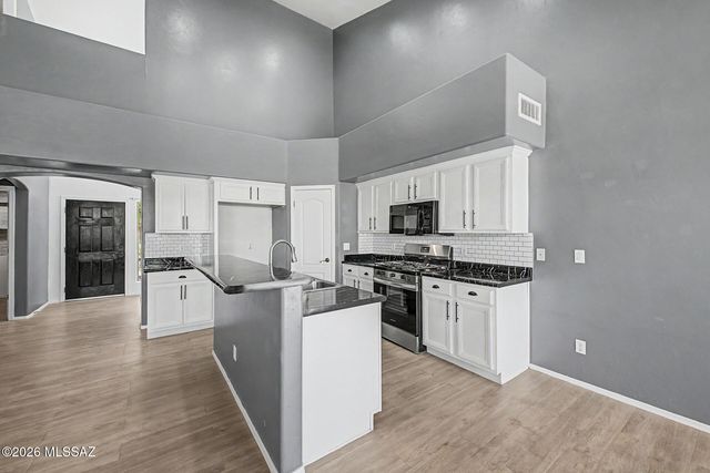 5522 S Lemon Tree Drive, Tucson, AZ 85757