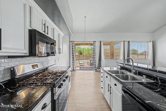 5522 S Lemon Tree Drive, Tucson, AZ 85757