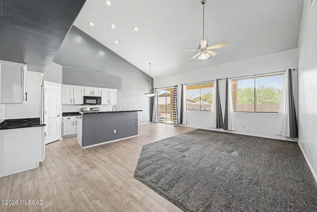 5522 S Lemon Tree Drive, Tucson, AZ 85757