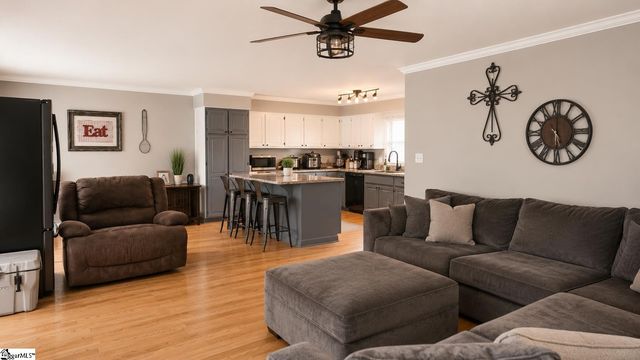 166 Chestnut Lake Drive, Inman, SC 29349