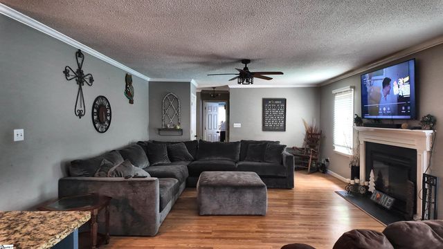 166 Chestnut Lake Drive, Inman, SC 29349