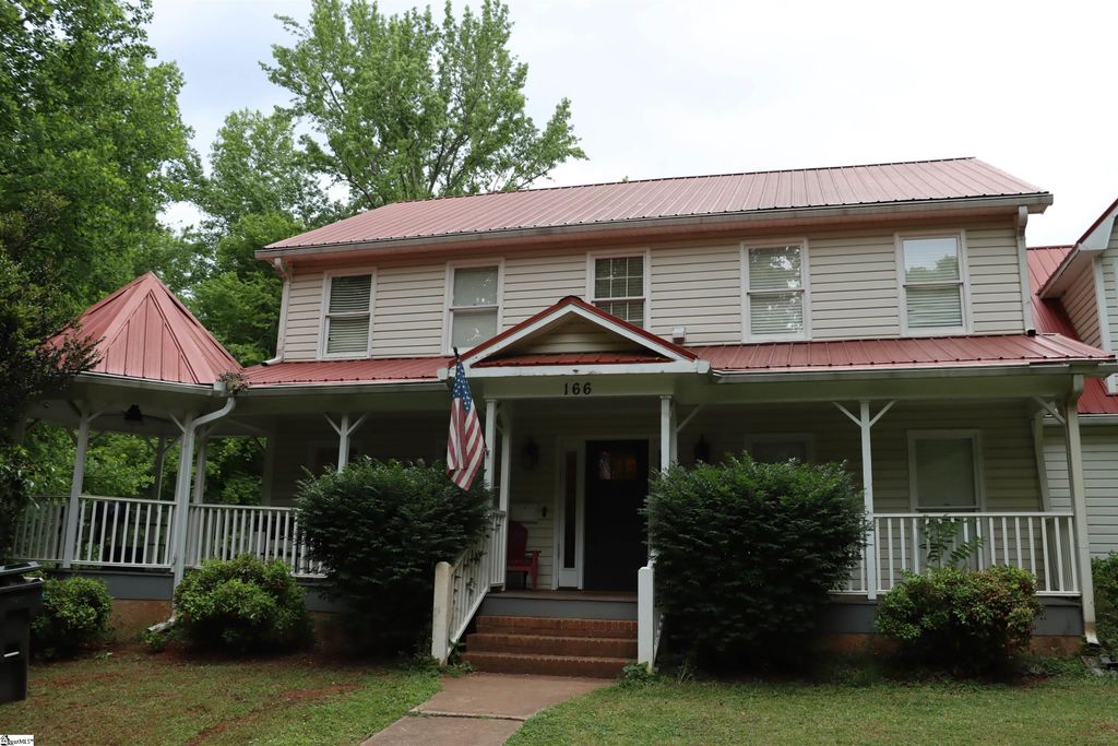 166 Chestnut Lake Drive, Inman, SC 29349
