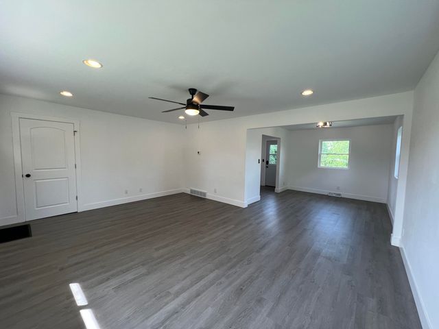 210 Cottonwood Drive, Dry Ridge, KY 41035