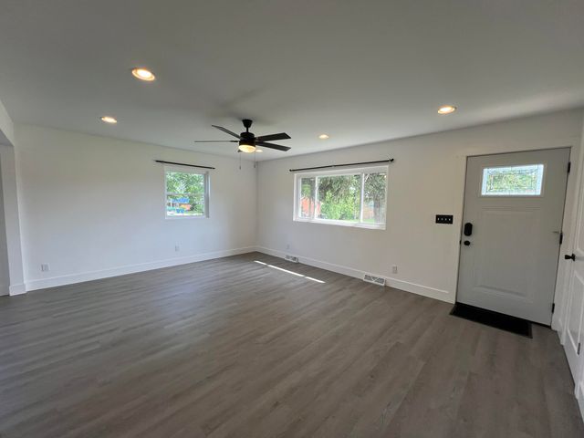 210 Cottonwood Drive, Dry Ridge, KY 41035