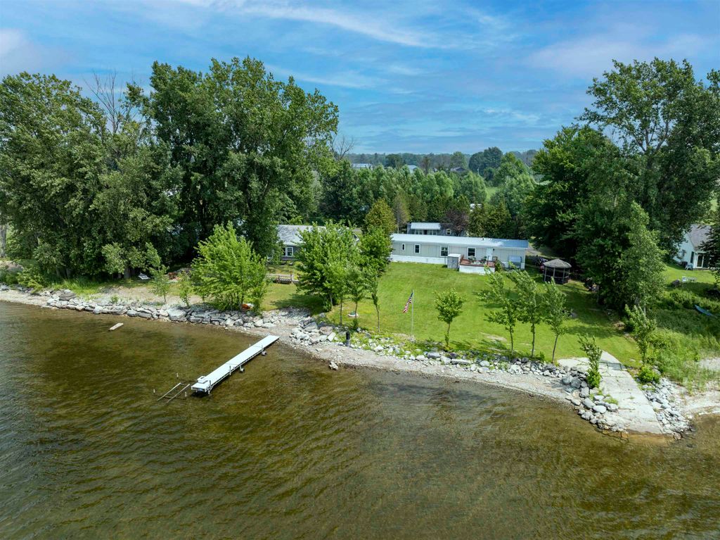 279 Hunter North Road, Alburgh, VT 05440