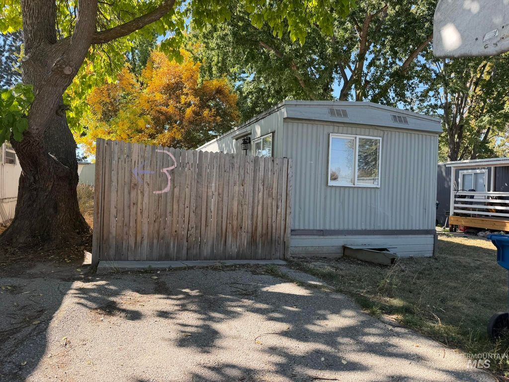 408 E 51st 3, Garden City, ID 83714 photo 2