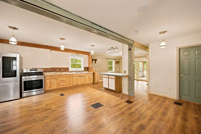 60 Slab City Road, Grafton, NH 03240